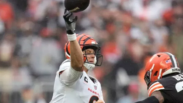 “NFL Insider Reveals why Joe Burrow’s Viral Glove Could Be the Bengals QB’s Secret to injury comeback.”