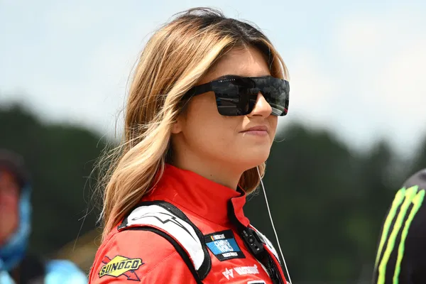 “Hailie Deegan Unveils Her Strange Yet Simple Pre-Race Routine as She Faces a Lengthy Absence from NASCAR Competition”