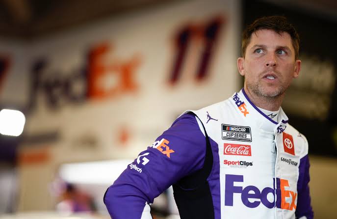 “NASCAR Veteran Shocks Fans,Dismisses Denny Hamlin’s Championship Hopes, Backs Another JGR Driver”