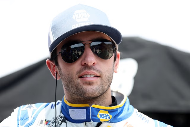 Chase Elliott’s playful response to NASCAR reporter Bob Pockrass about his outfit…