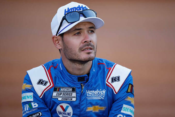 NASCAR Legend Criticizes Kyle Larson’s Aggressive Racing Style That May End His Season