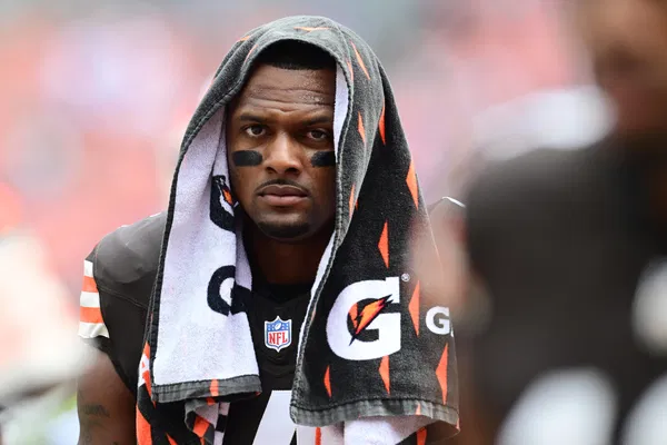 A Browns star, valued at $21 million, expresses “zero respect” for Cleveland fans after they cheered Deshaun Watson’s season-ending Achilles injury.