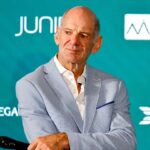 “Adrian Newey Reveals Why He Chose ‘Old School’ Aston Martin Over Joining Hamilton’s Ferrari Move for 2025”