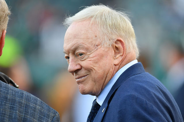 “Jerry Jones Responds to Controversy Over Sunlight Impacting Play at Cowboys Stadium: ‘What About the Sun? Where’s the Moon?'”