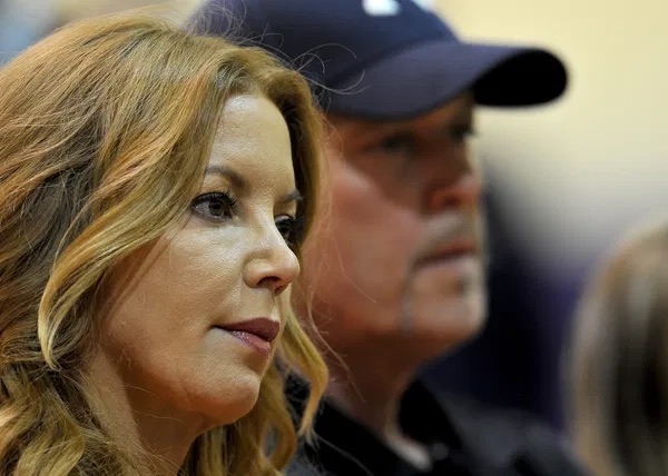 “Inside Jeanie Buss’ 2024 Fortune: Lakers Ownership, Luxurious Assets, and the Buss Family Legacy—Read More!”