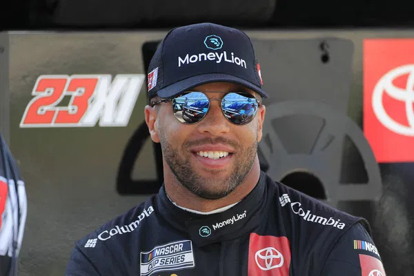 “Fans Adore Bubba Wallace’s Heartwarming ‘Everything Is Right’ Moment as a New Dad”