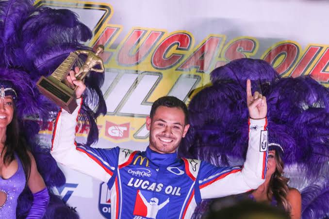 Larson Earns Spot in Chili Bowl Nationals Main Event After Monday Triumph